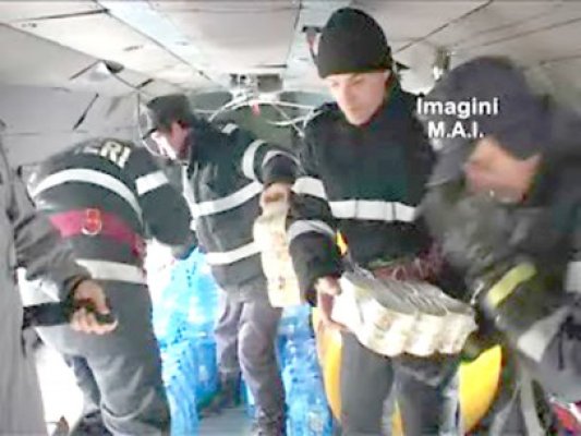 Tone de conserve, apă şi carburanţi, oferite de MAI 